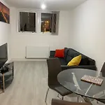 Central Milton Keynes Hub Two Bedroom & Two Bathrooms Serviced Apartment