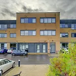 Executive Apartment Near Cmk With Courtyard I Pet Friendly I Free Parking I Eco-Serviced Apartment By Free Range Stays