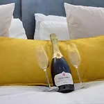 Executive Apartment Near Cmk With Courtyard I Pet Friendly I Free Parking I Eco-Serviced Apartment By Free Range Stays