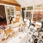 Booker Avenue House - 4 Bedroom House With Garden And Parking