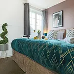 Petworth House - Central Milton Keynes - Smart Tvs, Pool Table, Garden And Free Parking By Yoko Property