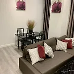 Luxury One Bed Apartment With Parking
