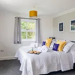 3 Bedroom Apartment, Free Parking & Fast Wifi, 65 Inch Smart Tv