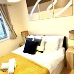 Campbell Park View Apartment - With Free Parking