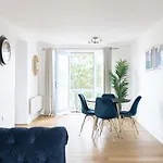 Bright, Fresh, Spacious And Modern - Free Parking