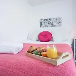 Cosy Two Bed Apartment For Family And Contractors Milton Keynes By O&J Real Estate