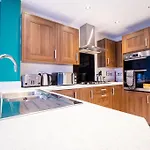 4Br Contractor Town House 2.5Bathrooms, 2 Free Parking Spaces Managed By Chique Properties