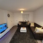 New Build Home With Wi-Fi, Smart Tv, Dedicated Office Floor, Large Terrace And Free Parking
