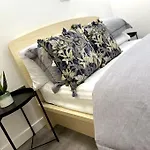 Studio Apartment In Milton Keynes