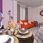 Prime City Centre Location, The Juke Box Suite, Secure Gated Free Parking Space, Unique Stylish Apartment, Two Bathrooms