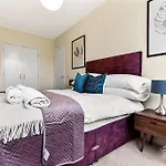 Large Group & Contractor Booking! Duplex W/Parking
