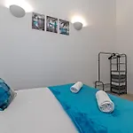 Stylish 2 Bedroom Apartment, 2 Bathrooms, Free Parking For All Guest, Wifi, Sky, Netflix, Walking Distance To City Centre, Sleeps 5, Outside Patio Space, Ground Floor