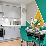 Luxurious Mk City Apartment- Walk To Train Station, Smart Tv With Netflix, Disney Plus & Prime!