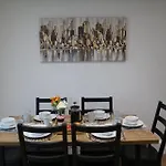 Stylish Townhouse-Central Location-Great Discoun S
