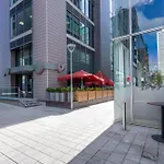 Central Hub Apartment With Balcony, Fast Wifi, Smart Tv And Free Parking