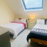 Charming Entire 2-Bedroom House In Milton Keynes