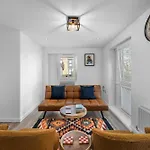 Elegant 4-Double Bedroom Townhouse, Great For Holidays, Professionals And Contractors -The Perfect Stay Away From Home