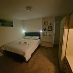 Milton Keynes Modern Retreat