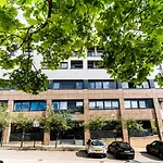 Elegant Two-Bedroom Apartment - Parking, Central, Perfect For Relocation By Av Hughes Properties