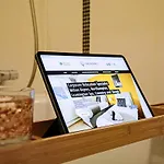 Penthouse Hub Apartment - Central Mk - Juliet Balcony, Free Parking, Fast Wi-Fi And Smart Tv With Netflix By Yoko Property