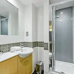 The Vizion Serviced Apartments From Pincott Properties - Free Parking, Private Balcony, And Wifi