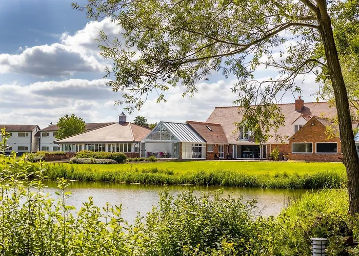 Kingfisher Hotel, Golf And Country Club