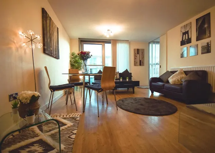 The Hub - Spacious, Bright And Modern With Free Parking