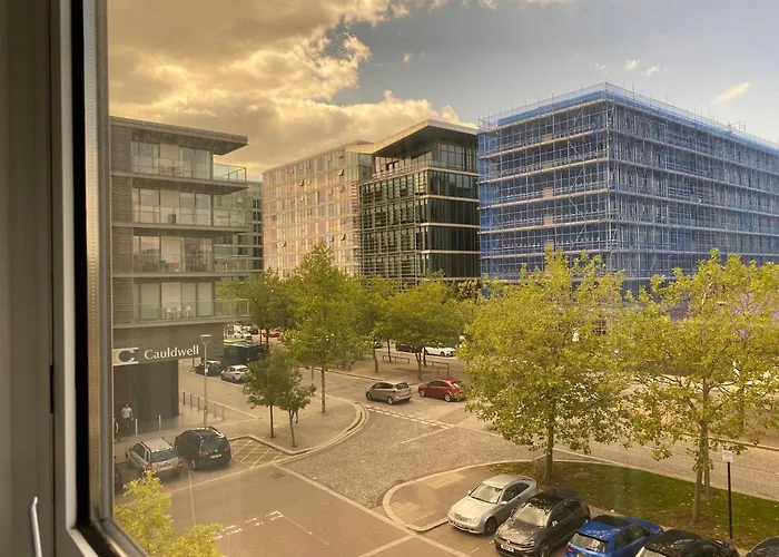 Central Milton Keynes Hub Two Bedroom & Two Bathrooms Serviced Apartment