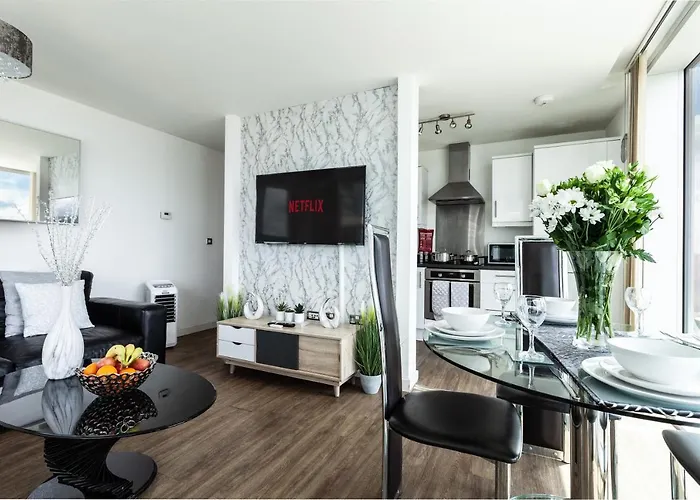 2 Bedroom 2 Bathroom Apartment In Central Milton Keynes With Free Parking - Contractors, Relocation, Business Travellers