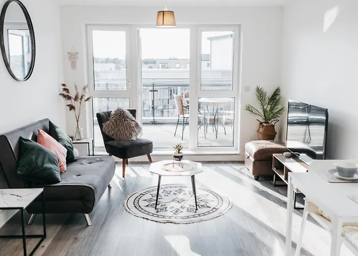 Oakgrove Apartment - 2 Bedroom With Terrance And Private Parking