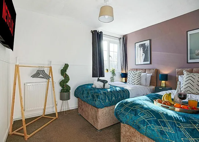 Petworth House - Central Milton Keynes - Smart Tvs, Pool Table, Garden And Free Parking By Yoko Property