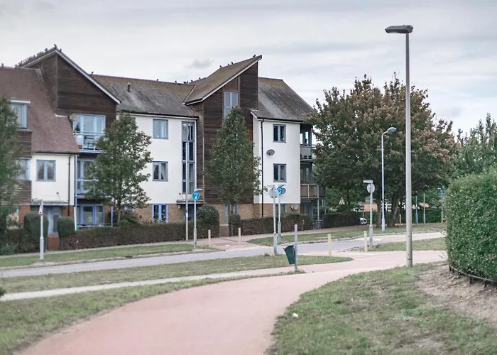 Bright, Fresh, Spacious And Modern - Free Parking