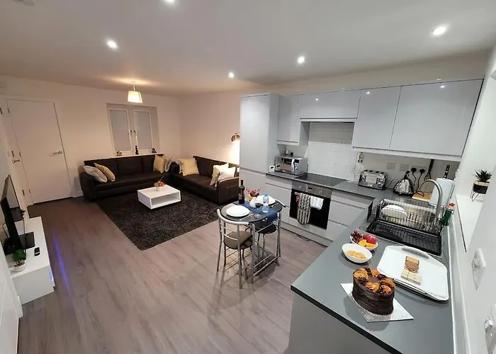 New Build Home With Wi-Fi, Smart Tv, Dedicated Office Floor, Large Terrace And Free Parking