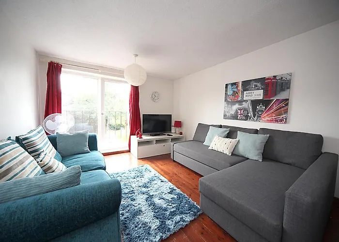 Charming Entire 1-Bedroom Flat In Milton Keynes