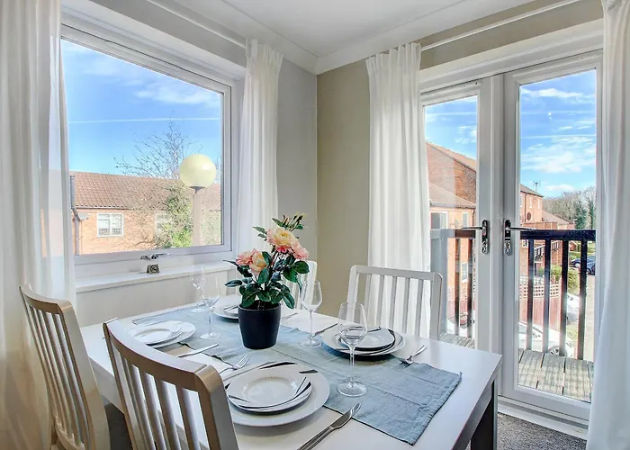 2 Minutes From Mk Central By Car- 2 Bed Apartment - 2 Free Parking Spaces- Hosted By Stayinmk