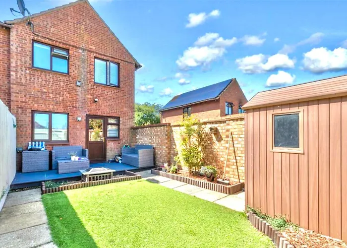 Furzton - Free Private Parking, Modern Home And Garden, 50 Tv, Sleeps 5