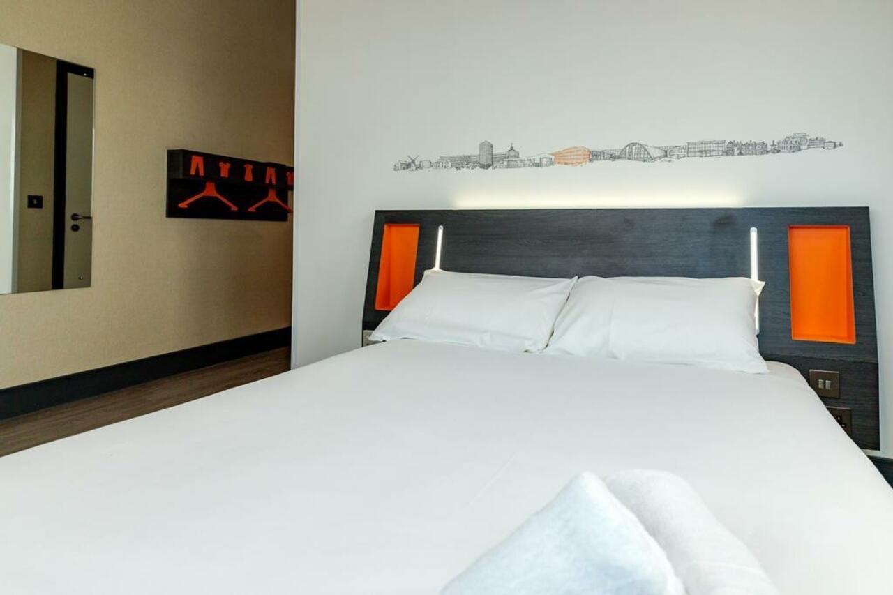 Easyhotel 3*