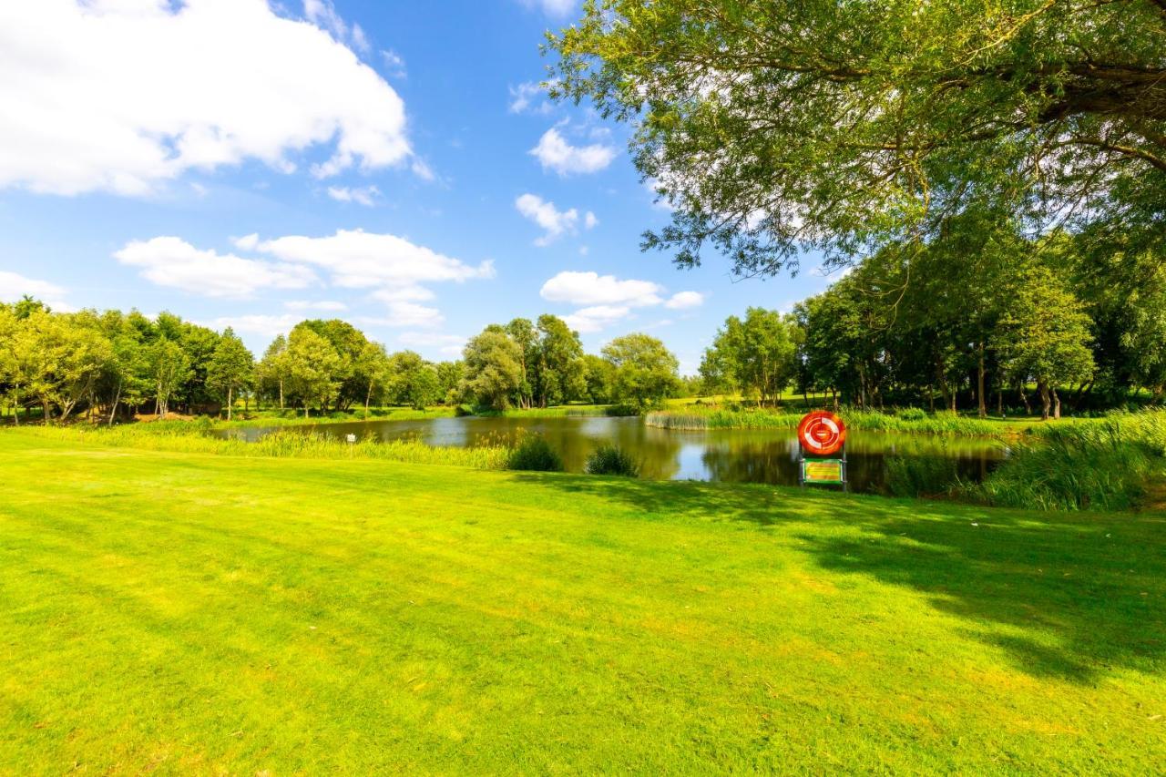 Hotel Kingfisher Hotel, Golf And Country Club