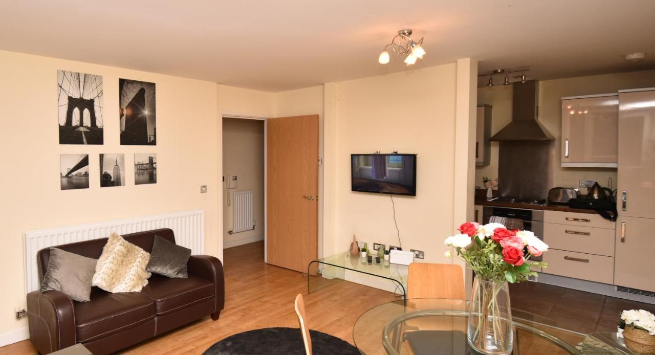 The Hub - Spacious, Bright And Modern With Free Parking *