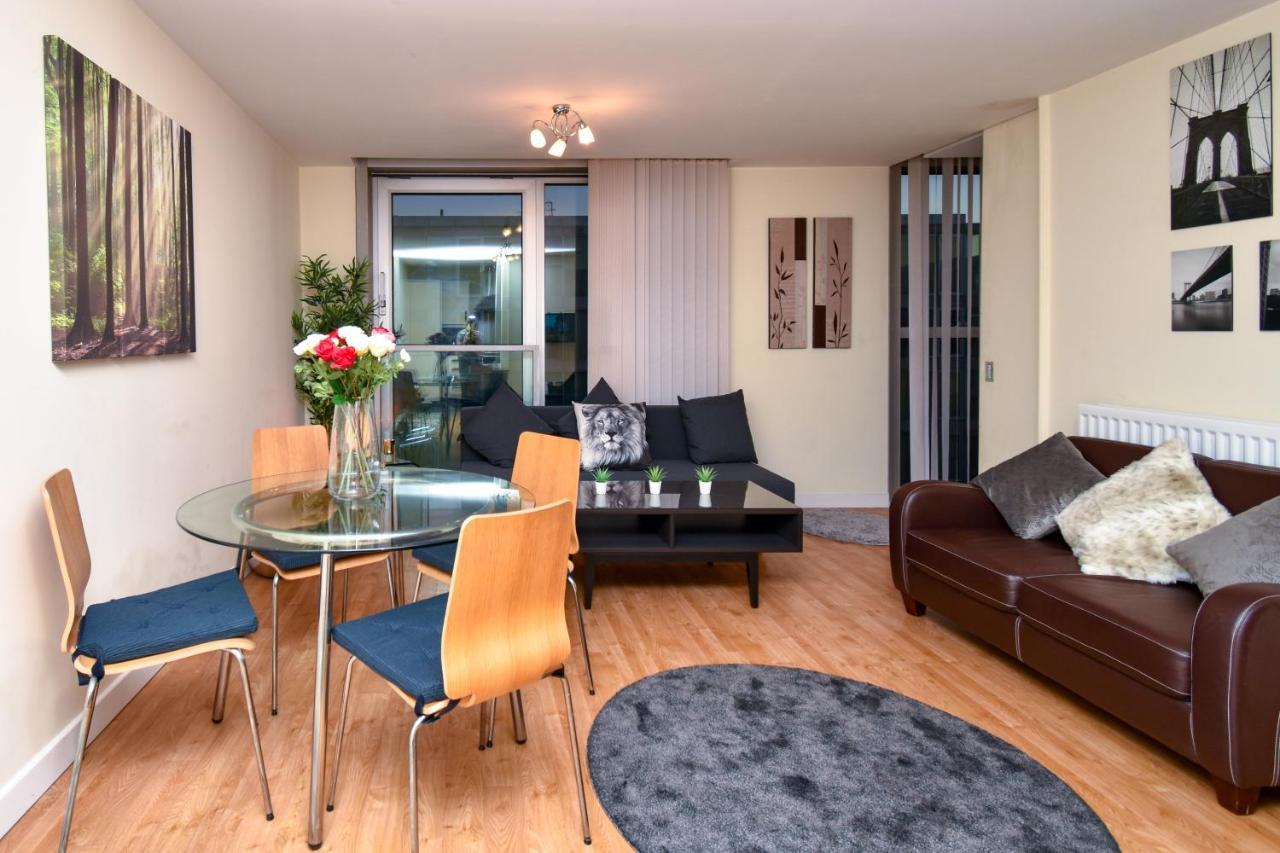 Apartment The Hub - Spacious, Bright And Modern With Free Parking *