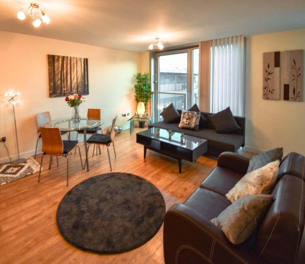 The Hub - Spacious, Bright And Modern With Free Parking
