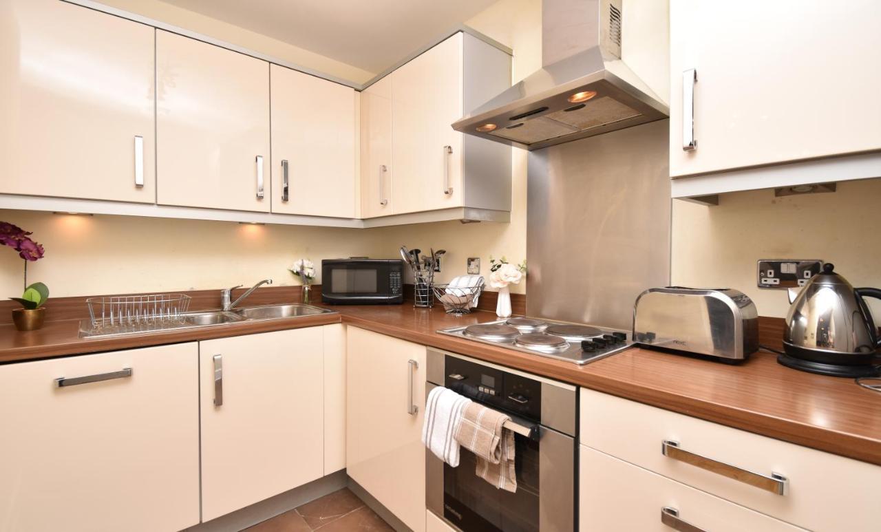 Apartment The Hub - Spacious, Bright And Modern With Free Parking