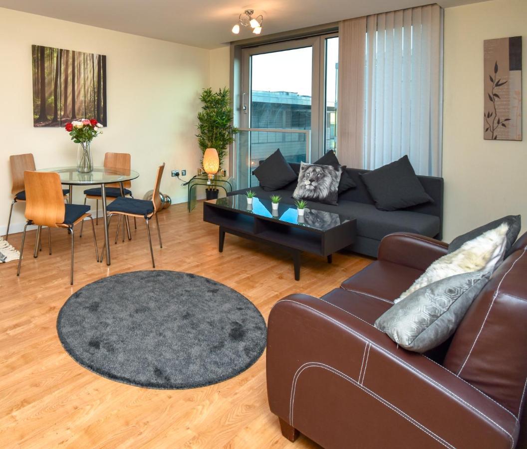 Apartment The Hub - Spacious, Bright And Modern With Free Parking