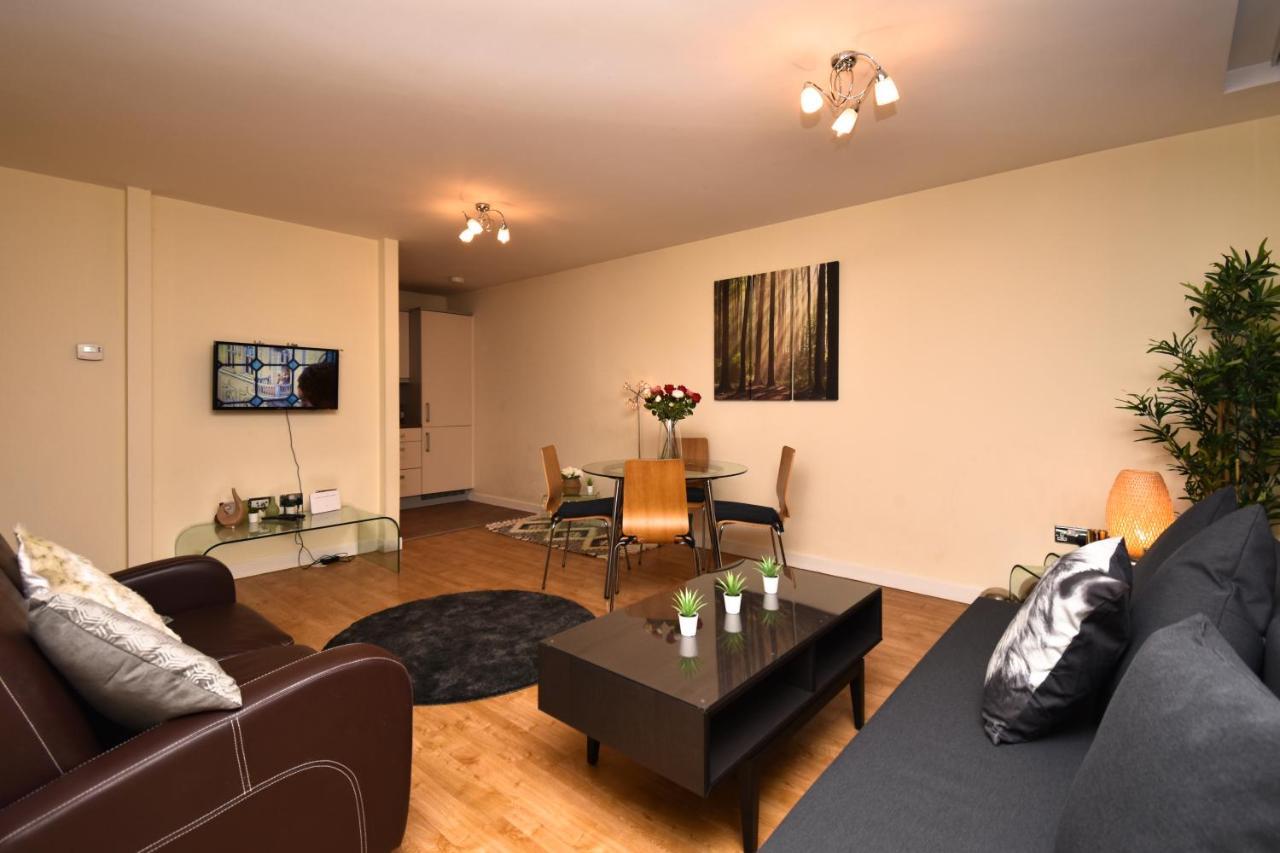 Apartment The Hub - Spacious, Bright And Modern With Free Parking *