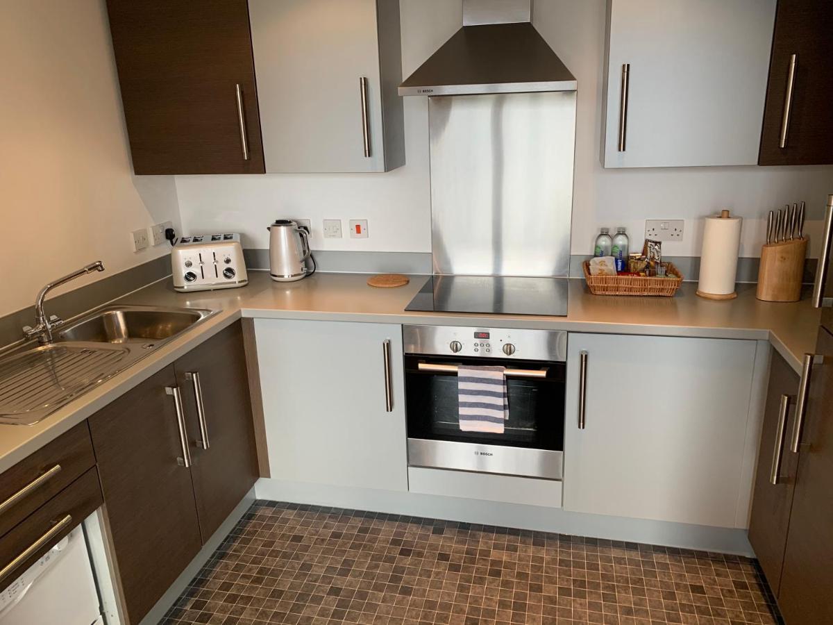 Apartment Istay At Vizion - Fully Equipped Modern Serviced With Balconies, Superfast Broadband, Free Allocated Parking Space, 24h Security, Rooftop Gardens, Located In Mk