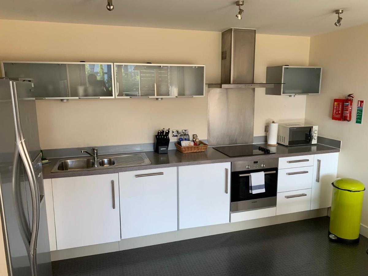 Istay At Vizion - Fully Equipped Modern Serviced With Balconies, Superfast Broadband, Free Allocated Parking Space, 24h Security, Rooftop Gardens, Located In Mk Apartment