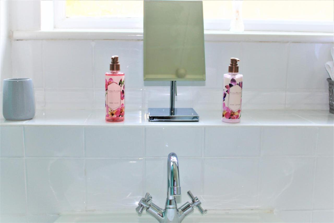 Holiday home Homely And Budget Friendly 3 Bed House Sleeps 6 Free Parking!