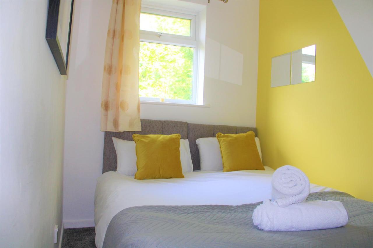Holiday home Homely And Budget Friendly 3 Bed House Sleeps 6 Free Parking! *