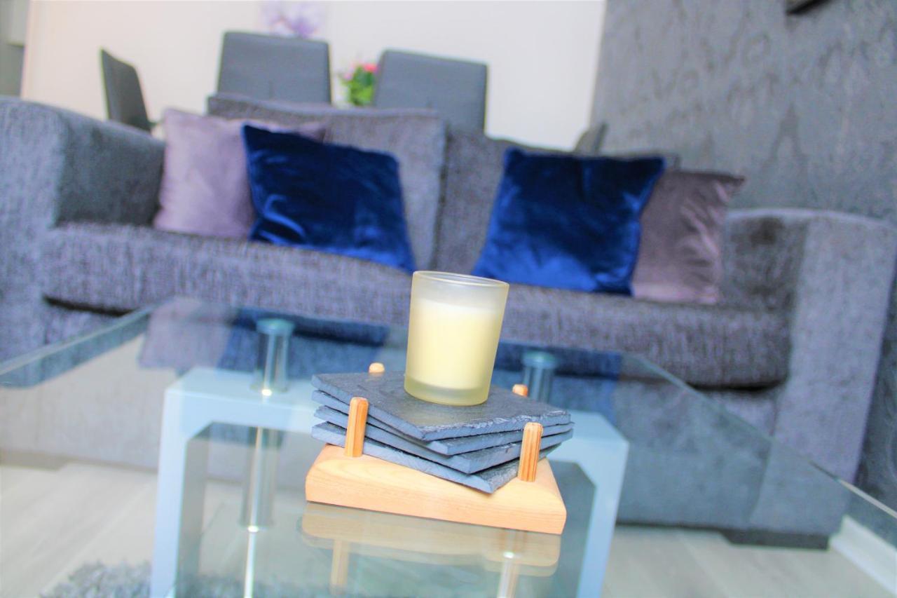 Holiday home Homely And Budget Friendly 3 Bed House Sleeps 6 Free Parking! *