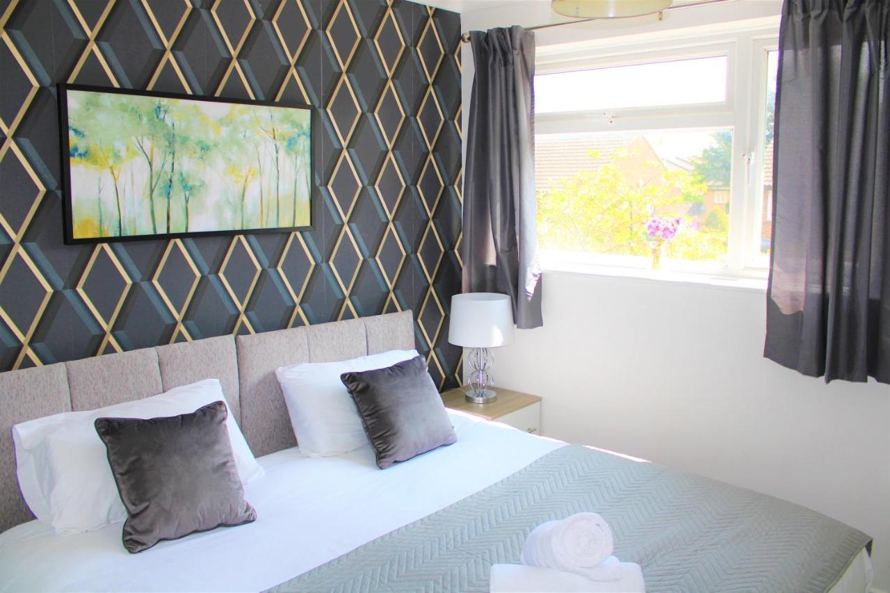 Holiday home Homely And Budget Friendly 3 Bed House Sleeps 6 Free Parking! *